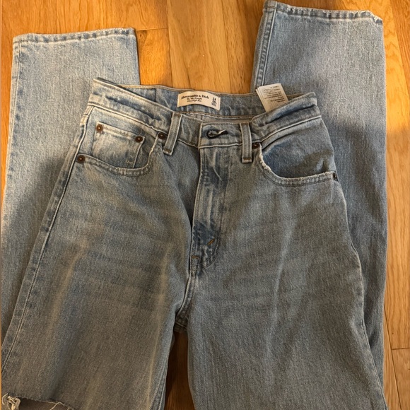 Abercrombie & Fitch Jeans - Picture 1 of 4